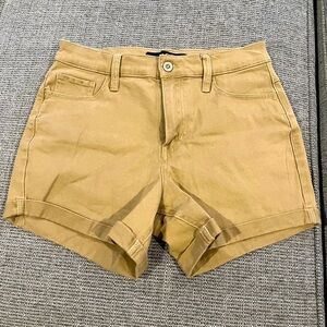 B16.21 Hollister High-Rise Khaki Midi Short 5/27 EUC